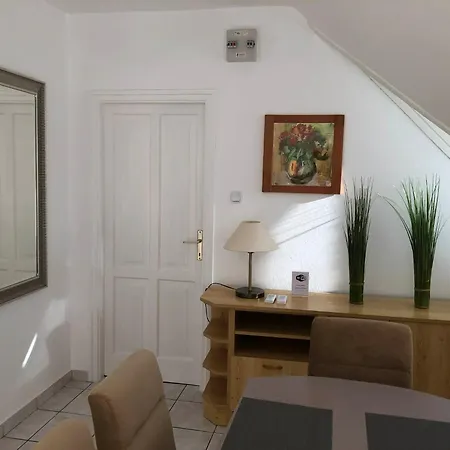 Greenhouse Apartment *